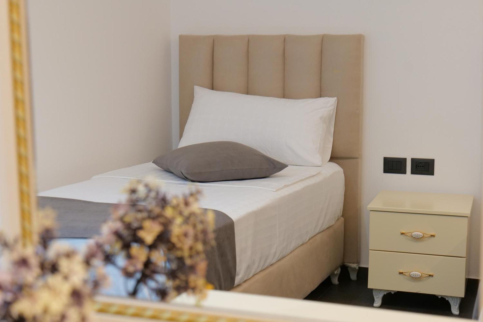 Hotel Celaj Vlorë Eksteriør billede