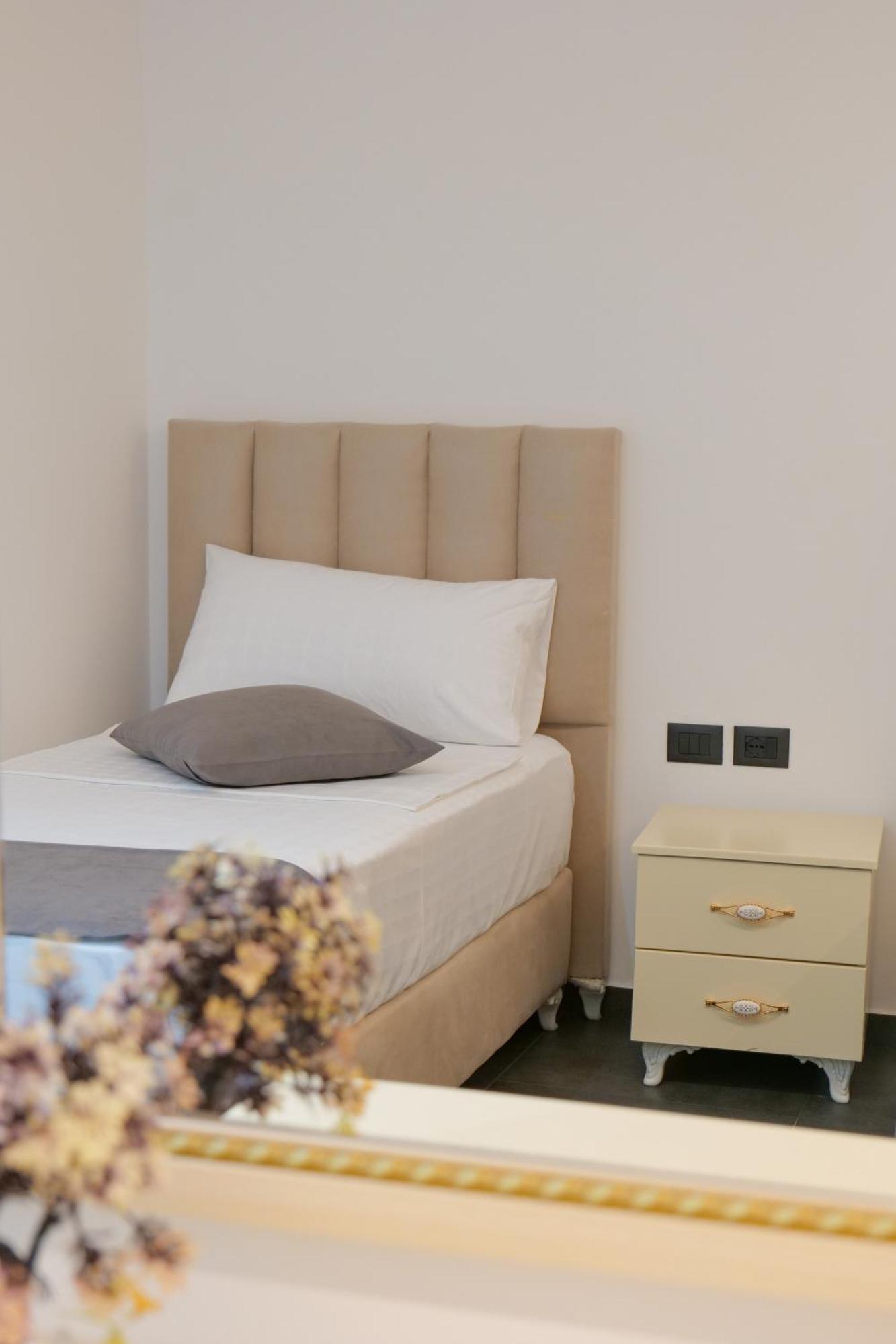 Hotel Celaj Vlorë Eksteriør billede